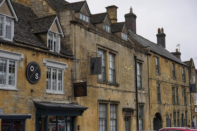Oxford and Cotswolds Tour with Country Pub Lunch from London - When rain hits, and when the Divinity School is closed