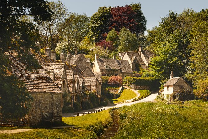 Oxford and Traditional Cotswolds Villages Small-Group Day Tour from London - Bibury and Arlington Row, the 45-minute photo stroll that still feels real