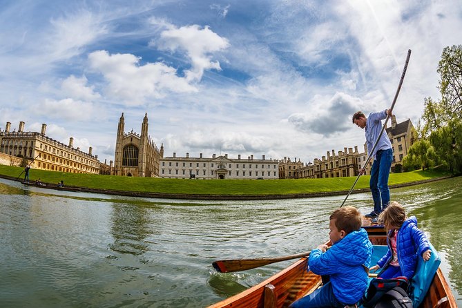 Oxford & Cambridge Universities Tour - Price and logistics: the coach, the headsets, and the time budget