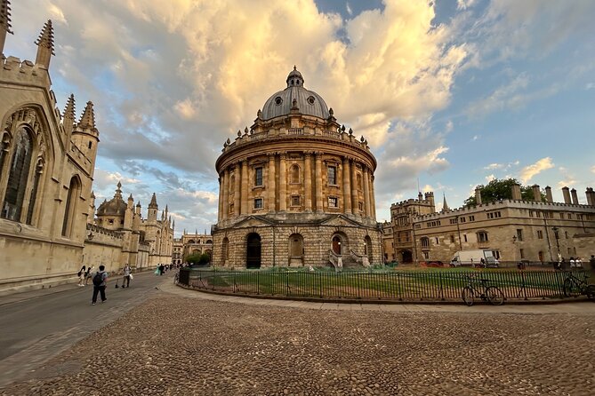 Oxford Pub Tour: Historic Pubs and Local Brews - Entering the Tour at The Market Tap by Tap Social