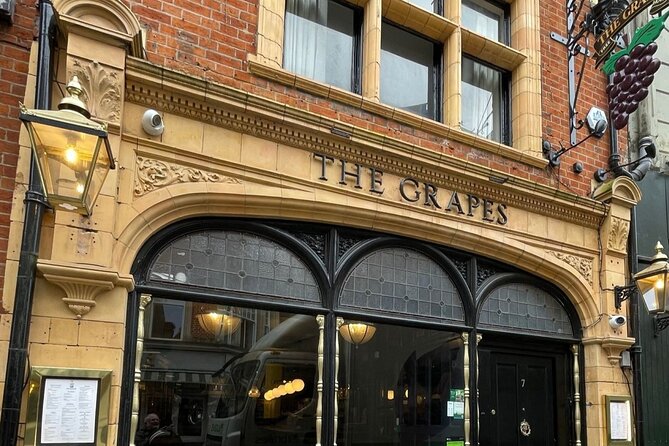 Oxford's Historic Pubs: A Self-Guided Walking Tour - The Bear, 1262 claims, and a very unusual necktie story