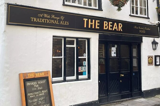Oxford's Historic Pubs: A Self-Guided Walking Tour - Finding The Turf with clear audio directions (and why that matters)