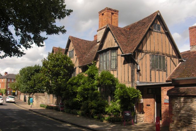 Oxford, Shakespeare Country & Warwick castle private Tour - Warwick Castle’s story, from 1068 to stone fort