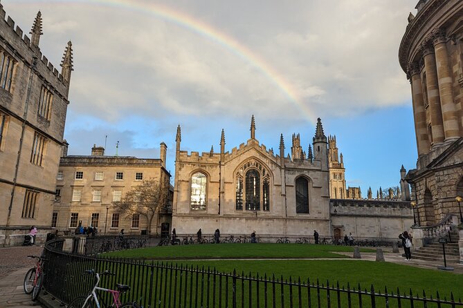 Oxford University and Harry Potter Tour with Live Entertainment - Theo’s Café: the quick primer that makes the colleges click