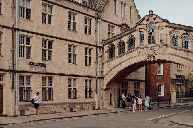 Oxford University Walking Tour by Alumni™ & Optional New College - Bodleian Library and Radcliffe Camera: books, domes, and the myths people repeat