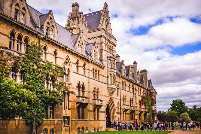 Oxford Walking Tour - Discover its University and Traditions - Bodleian Library courtyard and Clarendon Building crossroads