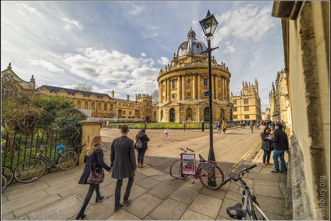 Oxford Walking Tour - Discover its University and Traditions - Bridge of Sighs and Sheldonian Theatre, where photos meet tradition