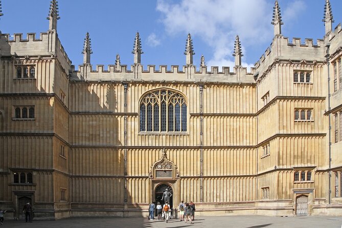 Oxford, Windsor and Eton - Day Tour from Brighton - Guides and Coach Setup: Why the Group Size Matters