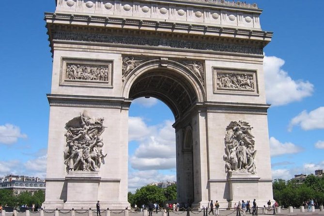 Paris by Rail - Sightseeing Bus and Eiffel Tower Champagne Lunch - Quick Montmartre Break at Sacré-Cœur