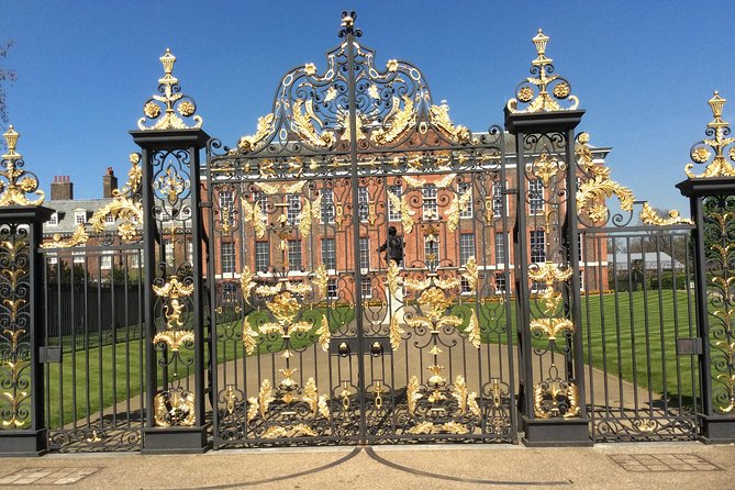 Princess Diana Private Walking Tour of London - Green Park and Wellington Arch: royal calm and public memory