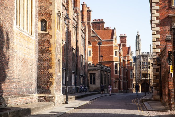 Private 2-Hour Cambridge Walking Tour With University Alumni Guide - Quick free culture stops at Fitzwilliam and Senate House