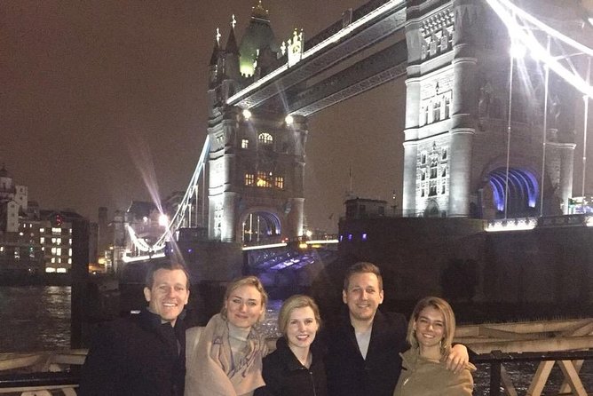 Private 2-Hour Night Tour of London in an Iconic Black Cab - Southwark Cathedral: a Gothic stop that changes the mood