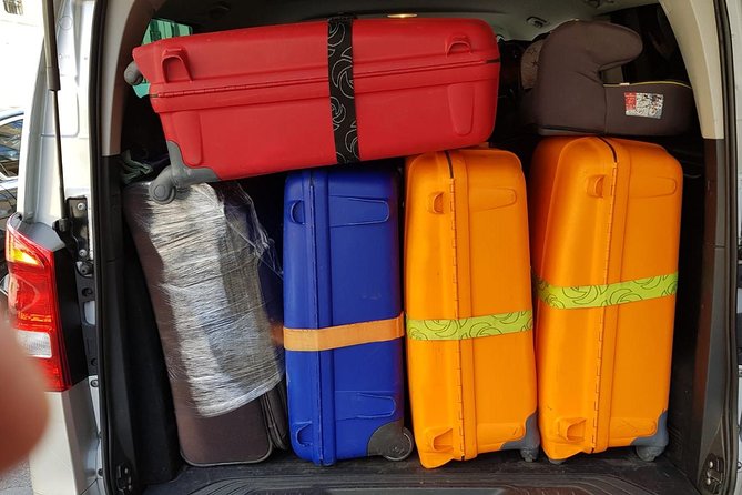 Private Arrival Transfer from Heathrow Airport to London - London Drop-Off Options and the Docklands or Canary Wharf Upgrade