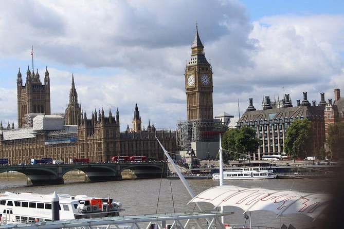 Private Arrival Transfer: Gatwick Airport to Central London - Flight monitoring and the meet-and-greet at Gatwick