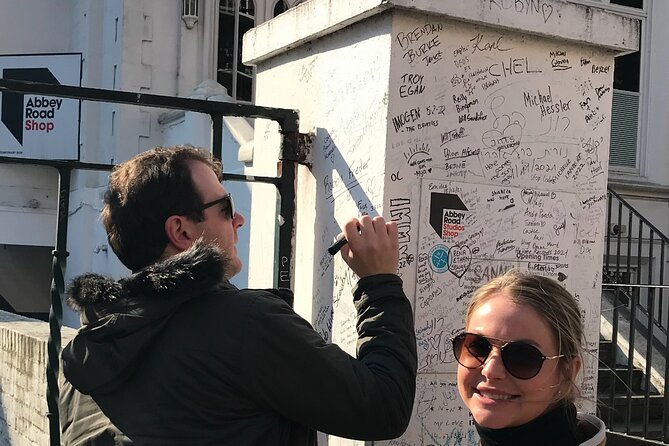 Private Beatles and London Rock Tour in Electric Taxi - Savile Row and the secret-club escape route