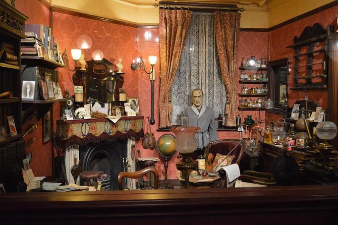 Private Bespoke Tour: Sherlock Holmes and Sir Arthur Conan Doyle - A private Sherlock Holmes tour led by Richard, not a script