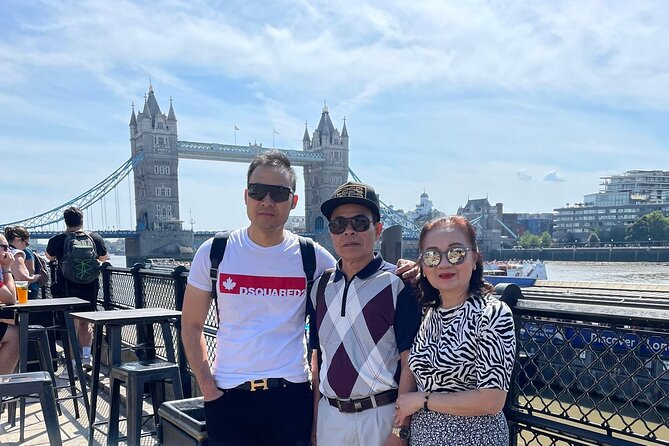 Private Big Sights Taxi Tour of London - Shakespeare’s Globe Theatre and the London Eye: cultural icons, quick views