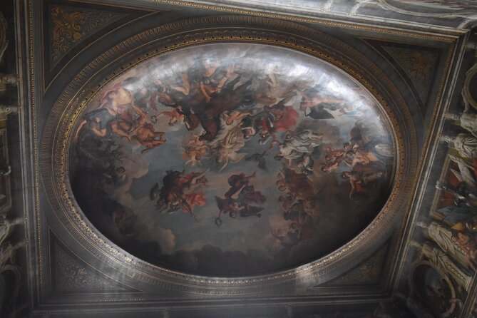 Private Blenheim Palace, the birthplace of Winston Churchill, Tour from London. - St Martin’s Church at Bladon: a short stop with heavy meaning