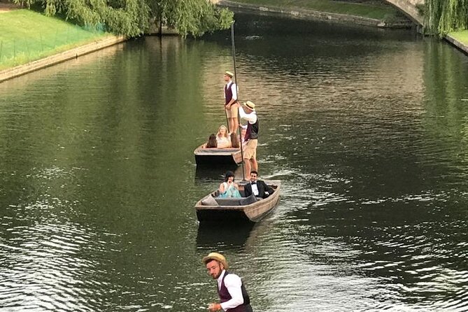 Private Cambridge Punting Tour - Under the Bridge of Sighs at St Johns College
