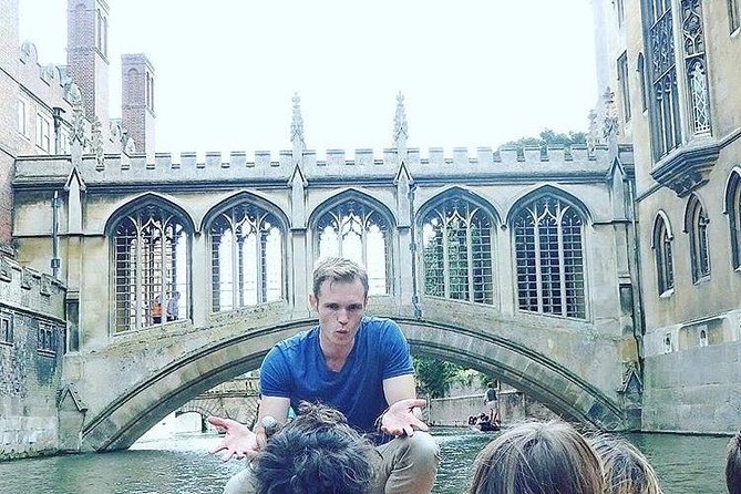 Private | Cambridge University Colleges Guided Punting Tour - Darwin College to the first bridge: a calm opening with character