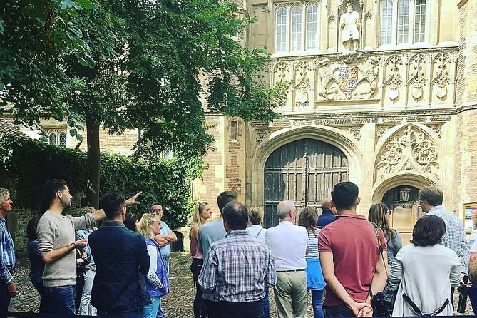 Private | Cambridge Walk & Punt Tour by Alumni™ & King's Chapel - Meet outside King’s College: your guide, your group, your start time