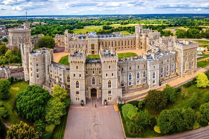 Private Chauffeured Tour to Windsor Castle from London - London to Windsor in a Mercedes Class V, with real comfort value
