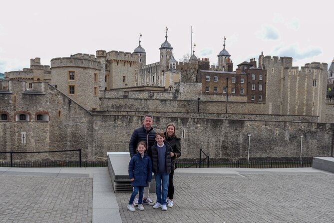 Private Classic London Taxi Tour - Tower of London and Tower Hill in a Short Photo Window