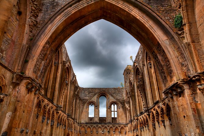 Private Day Tour from Bath to Glastonbury and Wells with Pickup - Lunch in a traditional pub, then off to Glastonbury