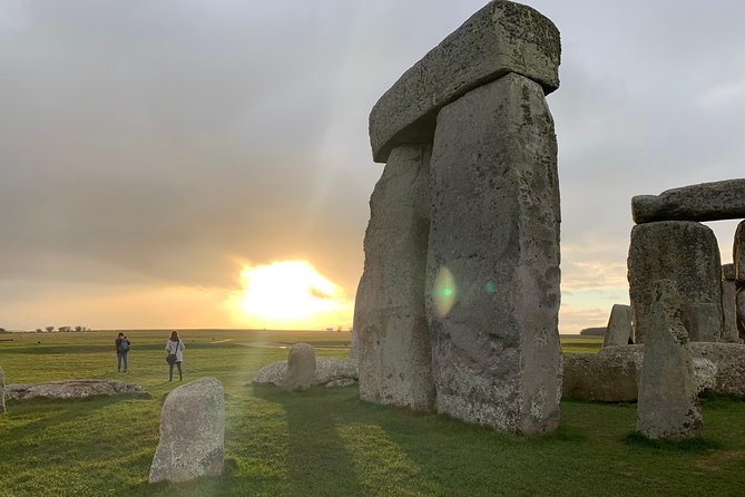 Private Day Tour to Stonehenge, Bath and The Cotswolds - Morning Start: Hotel Pickup and the Drive to Stonehenge