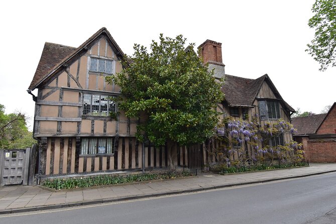 Private Day Tour to Stratford-Upon-Avon - All things Shakespeare - The Shakespeare Bookshop: First Folio facts and why directors rework scripts