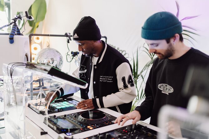 Private DJ Class - Pioneer decks in a lesson, what that implies for your next DJ session