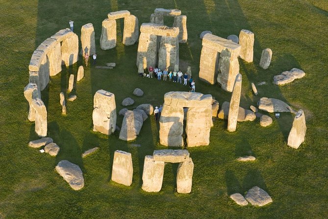 Private driver guided tour Stonehenge - Lower Woodford and The Wheatsheaf: A Realistic Lunch Break