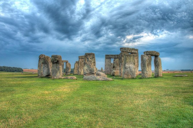 Private Driver guided tour Stonehenge Windsor castle and Bath. - A private day that compresses three icons into one smooth plan
