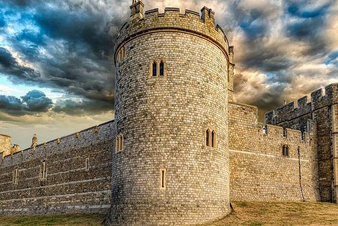Private Driver guided tour Stonehenge Windsor castle and Bath. - Roman Baths at 4:00 for about 1 hour: the time-saving reality check