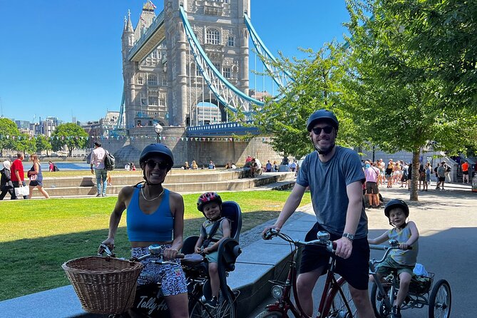 Private Family Bike Tour of London, fun for all ages! - Covent Garden pint break and the Mall to Buckingham Palace