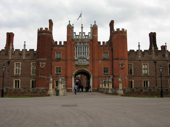 Private Full Day tour of Windsor castle and Hampton court palace from London - Price and what you are paying for in a Windsor and Hampton Court day