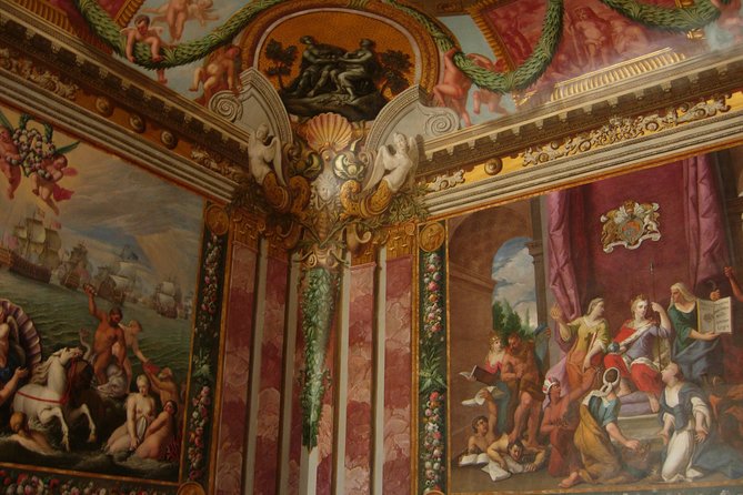 Private Full Day tour of Windsor castle and Hampton court palace from London - State Apartments and the art stops you should not rush past