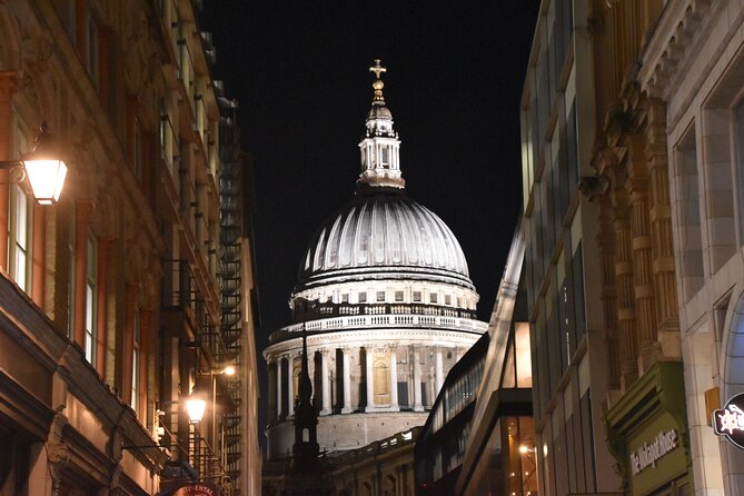 Private Ghosts and Gore Walking Tour of London - Temple Bar, Amen Court, and the Old Bailey area: where punishment becomes architecture