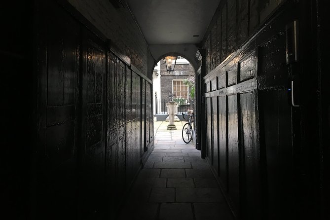 Private Guided and Chauffeured Tour of London - Tower Bridge to the British Museum: photos first, inside by choice