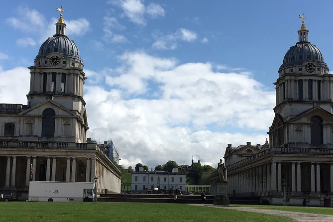 Private Guided and Chauffeured Tour of London - Shakespeare’s Globe, Piccadilly Circus, and the West End vibe