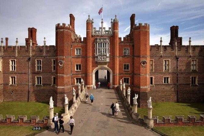 Private Guided Tour of Hampton Court Palace - Why a Private Guide Makes Hampton Court Feel Short (In a Good Way)