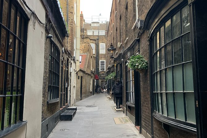 Private Guided Tour of Harry Potter Locations - English/ Italian - Walking plus public transit: why this format is smart