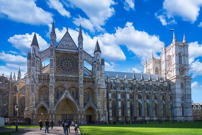 Private Guided Tour of Royal London - Meeting at Portcullis House and how the walk makes sense