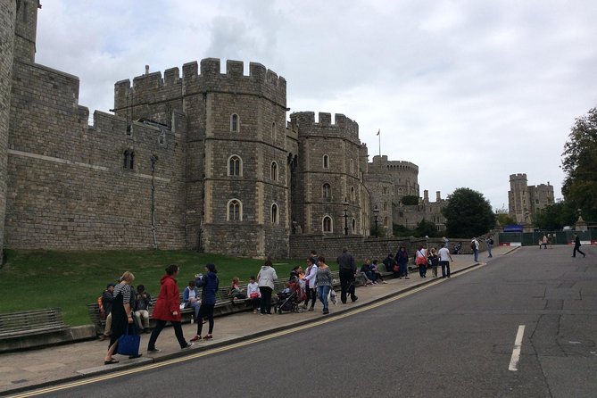 Private Half-Day Windsor Castle, Park and Old Town Tour from London - Windsor town stop: old streets, statues, shops, and pubs
