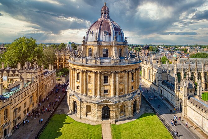 Private | Harry Potter Film Tour By Alumni™ & New College Entry - Radcliffe Square: the central Oxford movie set feeling