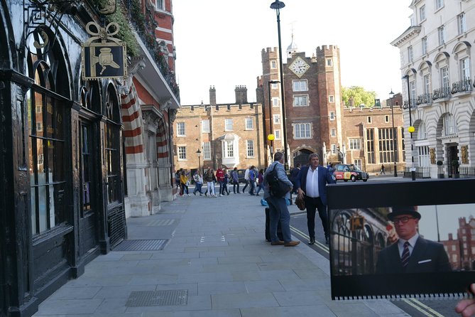 Private Kingsman Tour by Black Taxi in London - Why this Kingsman private black cab tour is such a smart fit