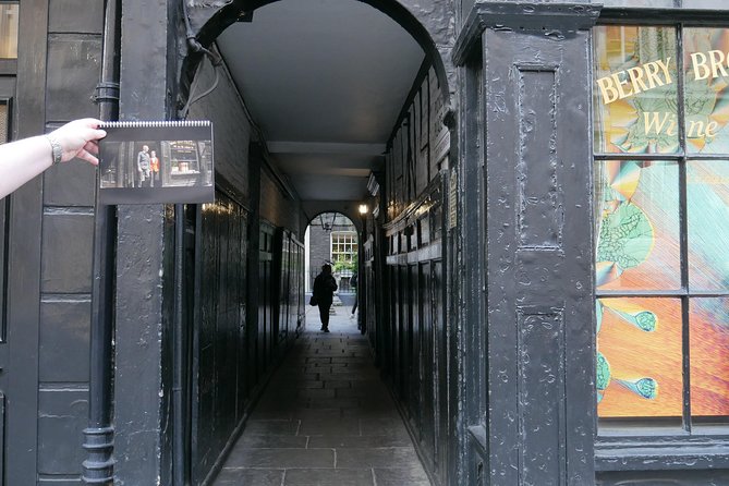 Private Kingsman Tour by Black Taxi in London - Savile Row stop: getting to the London HQ feel in about 10 minutes