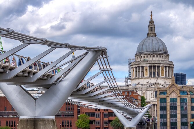 Private London Kickstart City Tour - Golden Hinde, The Clink, and Shakespeare’s Globe in one sweep