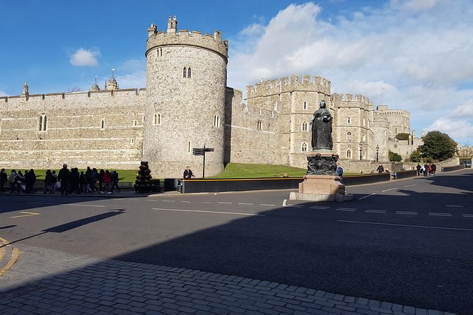 Private London Panoramic Tour by Car with Pick Up From Your Hotel - Tower of London and the bridge crossing: planning for the big commitment
