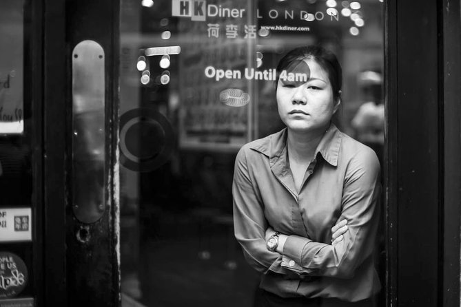 Private London Street Photography Workshop - Black and white and color mood: turning a scene into a point of view